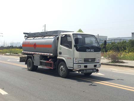 東風多利卡小型加油車