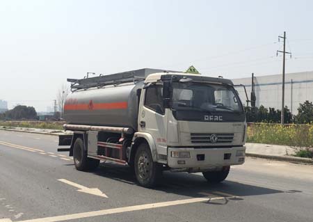 東風大多利卡8噸油罐車