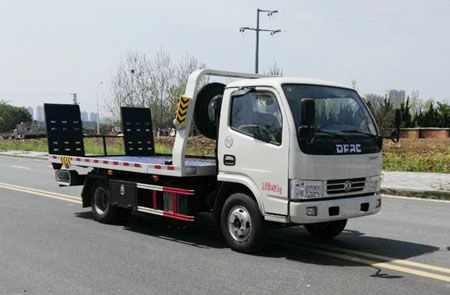 東風多利卡藍牌1拖2清障車專威牌HTW5040TQZPE型平板清障車