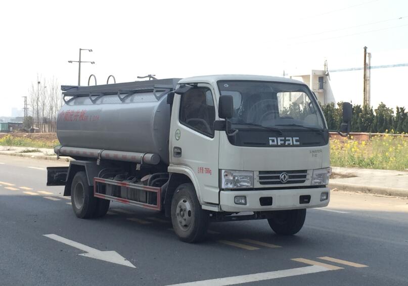 專威牌HTW5070TGYE型東風多利卡供液車