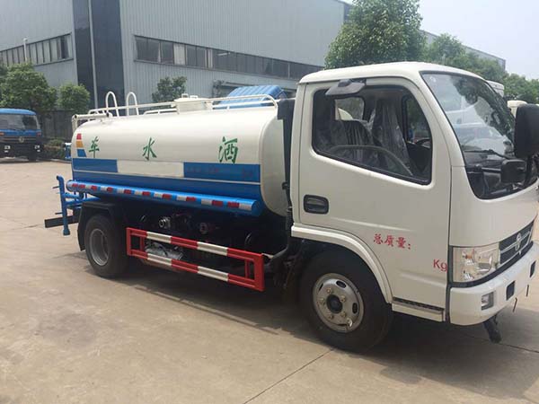 東風小多利卡灑水車