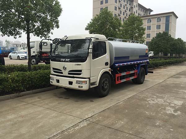 東風福瑞卡8-10噸灑水車