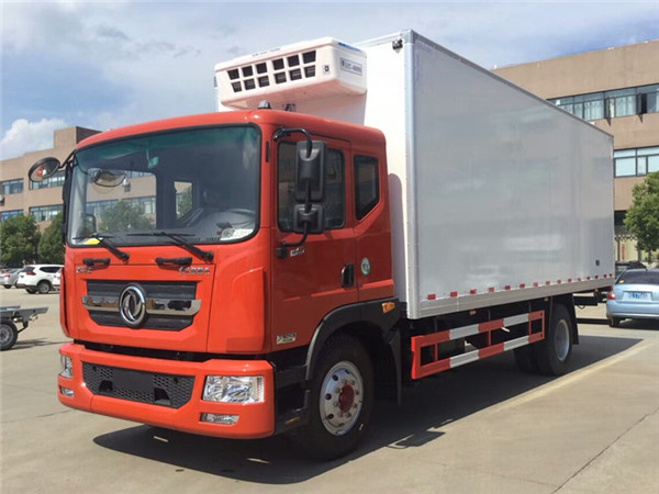 東風D9冷藏車(6.8米)